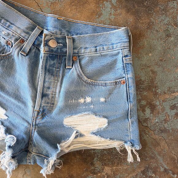 Levis 501 Jean Shorts Size 24 Distressed Denim Button Fly Shorty Cut Offs Womens - Picture 5 of 11